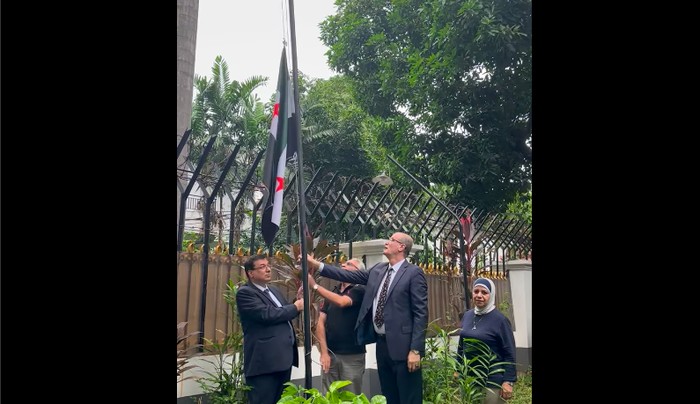 Pengibaran bendera Suriah di Kedutaan Besar Suriah di Jakarta (Dok Embassy of Syria - Jakarta)