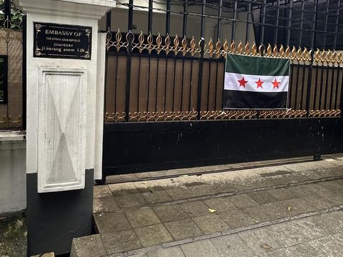 Pengibaran bendera Suriah di Kedutaan Besar Suriah di Jakarta (Dok Embassy of Syria - Jakarta)