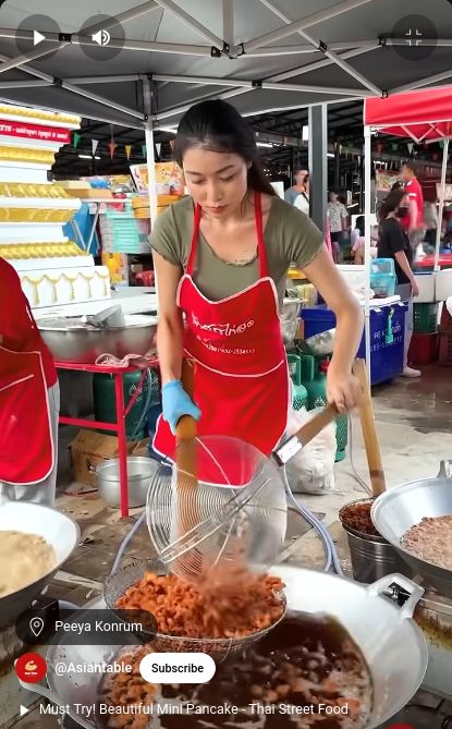 penjual kulit ayam crispy yang cantik