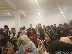 Antusias Pembaca Sambut Novel Terbaru Eka Kurniawan di Surabaya