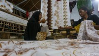 Syalisatul mengatakan ia termotivasi karena susahnya mata pencaharian masyarakat Konawe Kepulauan sehingga ia mencari cara bagaimana agar masyarakat punya penghasilan tambahan dari rumah batik yang ia dirikan.