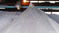 Konsentrat dari underground mining Freeport mengandung tembaga, emas, dan perak. Setiap 1 ton konsentrat mengandung 25-27% tembaga, 20 gram emas, dan 70 gram perak.