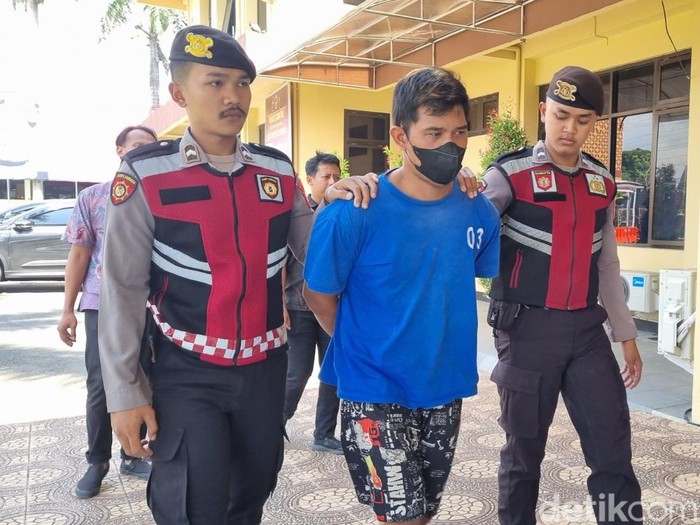 Polres Bantul jumpa pers kasus suami bunuh istri dengan korban Reza Malinda (21). Tersangka AM (28) alias Babon dihadirkan, Jumat (13/12/2024).