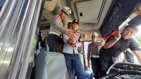 Garda Depan Keselamatan: Inspeksi Armada Bus di Terminal Seloaji Ponorogo Perketat Pengawasan Demi Perjalanan Aman Masyarakat. Garda Depan Keselamatan: Inspeksi Armada Bus di Terminal Seloaji Ponorogo Perketat Pengawasan Demi Perjalanan Aman Masyarakat.
