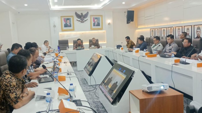 Rapat pembukaan lelang penyediaan transportasi udara jemaah haji 2025, Kamis (12/12/2024).