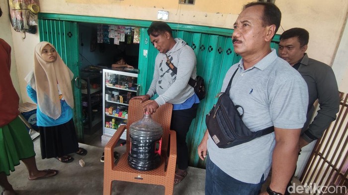 SPBU mini di Krian Sidoarjo yang diduga menjual air diberi pewarna sebagai pertalite.