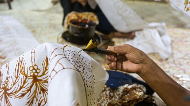 Syalisatul, seorang perempuan visioner yang mendirikan rumah batik