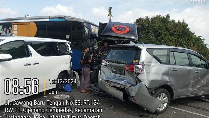 Tabrakan di Tol Dalam Kota (dok. TMC Polda Metro Jaya)