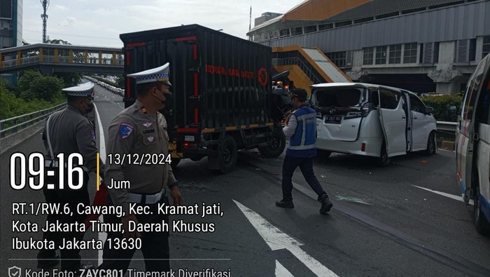 Tabrakan di Tol Dalam Kota (dok. TMC Polda Metro Jaya)