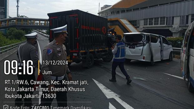 Tabrakan di Tol Dalam Kota (dok. TMC Polda Metro Jaya)