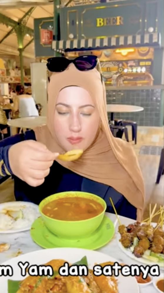 Tasyi Athasyia ke Singapura, Bagikan 4 Rekomendasi Makanan Halal Enak