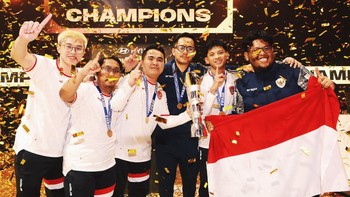 Inilah timnas eFootball kebanggaan Indonesia. Ada Philip Franc, Elga Cahya, Kepala Pelatih Timnas Esports Indonesia Putra Sutopo dan Akbar Paudie. Foto: x.com/@virtualballers