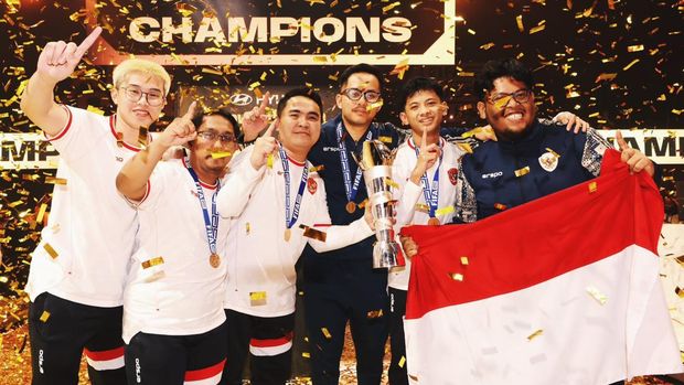 Timnas eFootball Indonesia berhasil menjadi juara FIFAe World Cup 2024 kategori konsol. Gelar ini didapatkan, setelah Indonesia mengalahkan Brasil di babak grand final.  )