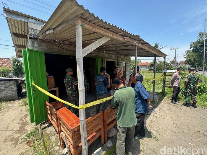TKP sekeluarga di Kediri ditemukan lemas, satu anak tewas