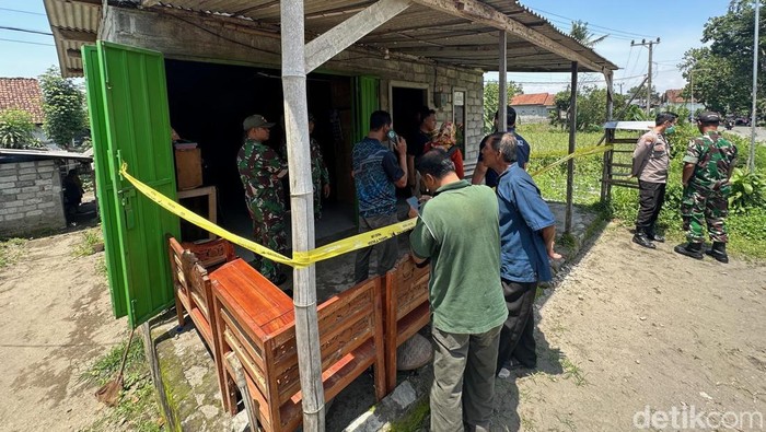 TKP sekeluarga di Kediri ditemukan lemas, satu anak tewas