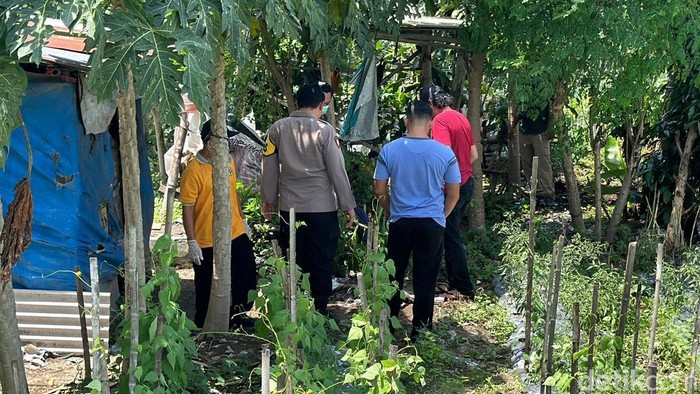 TKP sekeluarga di Kediri ditemukan lemas, satu anak tewas