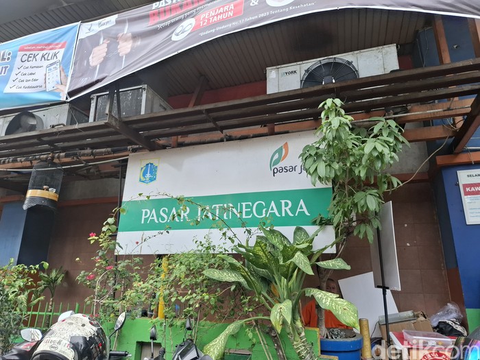 Toko Kopi Bis Kota Menyeruput Kopi Tubruk Segar dari Toko Kopi yang Berusia 81 Tahun