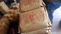 Kopi Bis Kota dikemas dengan beberapa ukuran. Ada yang 100 gram untuk robusta, 250 gram, 500 gram, sampai hitungan per kilogram yang biasanya dipasok untuk banyak warung kopi. Foto: detikcom/Diah Afrilian