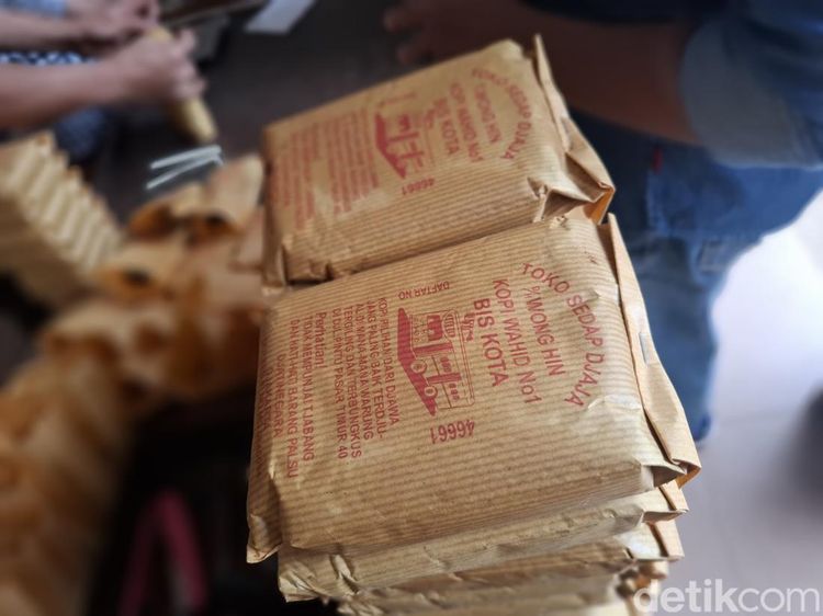 Istimewa! Kopi Tubruk di Toko Kopi Legendaris Pasar Jatinegara