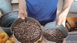 Istimewa! Kopi Tubruk di Toko Kopi Legendaris Pasar Jatinegara