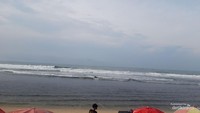 Pemandangan Ombak Pantai Indrayanti, Yogyakarta.