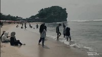 Bukit dekat Pantai.
