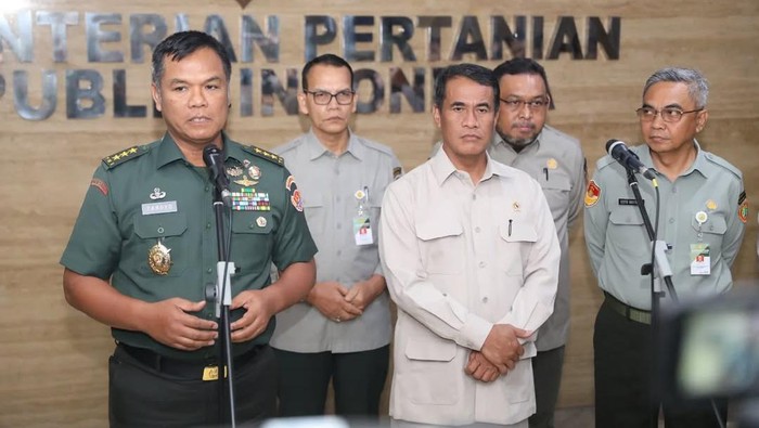 Wakil KSAD Letjen TNI Tandyo Budi Revita dan Menteri Pertanian Andi Amran Sulaiman jumpa pers usai Rapat Koordinasi Swasembada Pangan di Kementan (dok TNI AD)