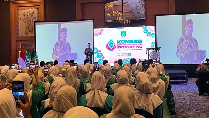 Wakil Presiden Gibran Rakabuming Raka dalam acara pembukaan Konferensi Besar (Konbes) 2024 Fatayat Nahdlatul Ulama (NU) di Hotel Aryaduta, Jakarta Pusat, Jumat (13/12/2024).