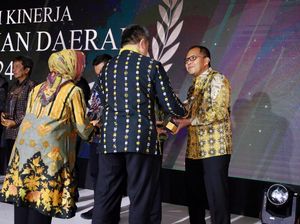 Wali Kota Makassar Raih Penghargaan Kategori Kinerja Total dari Kemendagri