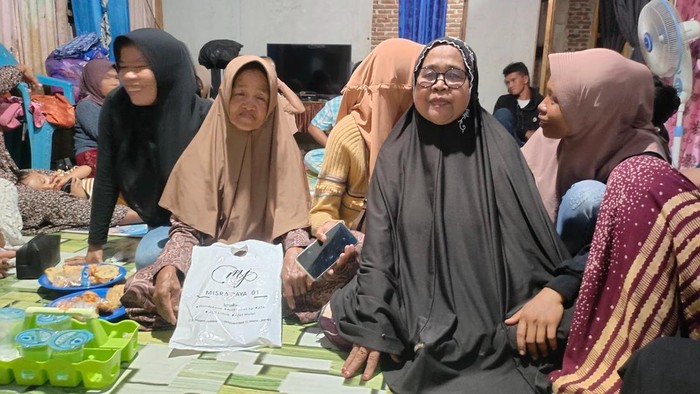 Warga korban penipuan di Dusun Talaga, Desa Lompu, Kecamatan Cina, Kabupaten Bone.