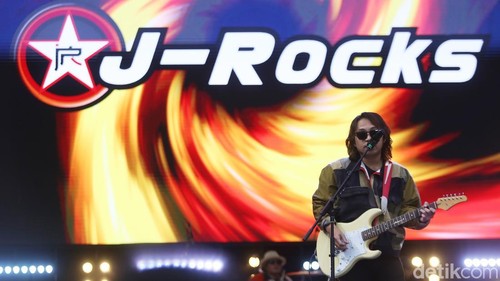 J-Rocks turut memeriahkan acara HUT ke-23 Transmedia. J Rock tampil di panggung CXO Media, Istora Senayan, Jakarta Pusat pada Sabtu (14/12/2024).