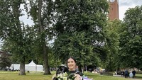 Gelar Master of Science diraihnya dari University of Birmingham. Sebagai peraih nilai tertinggi, Alifiyah atau Lifi memberikan sambutan sebagai perwakilan mahasiswa. Foto: Instagram/alifiyaarkana