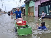 Video: Keluh Kesah Warga Terdampak Banjir Rob di Jakarta Utara