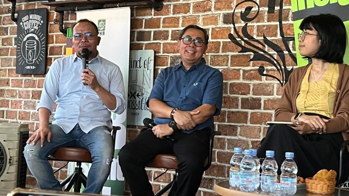 Hanif Dhakiri, Andhyta Firselly Utami, dan Yustinus Prastowo dalam diskusi Insight Hub Vol 2 bertajuk Wacana PPN 12%, Solusi Fiskal atau Beban Baru bagi Masyarakat? yang digelar di kawasan Menteng, Jakarta Pusat, Sabtu (14/15/2024).