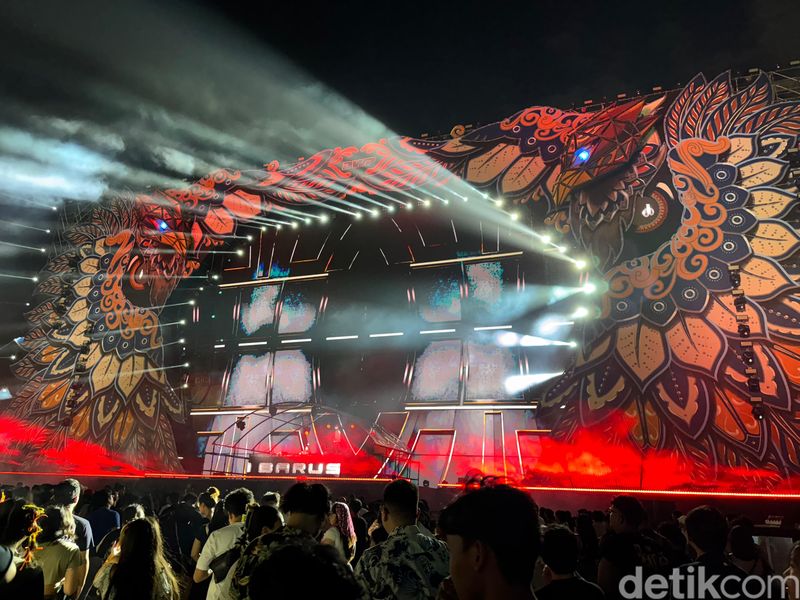 Djakarta Warehouse Project (DWP) 2024 resmi dibuka di JIExpo Kemayoran, Jakarta, Jumat (13/12/2024) malam.