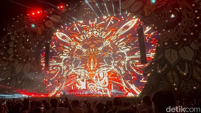 Djakarta Warehouse Project (DWP) 2024 resmi dibuka di JIExpo Kemayoran, Jakarta, Jumat (13/12/2024) malam.