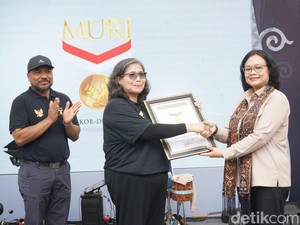 English Massive Bawa Kota Kediri Raih 2 Rekor MURI