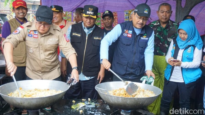 Gus Ipul tinjau banjir Jombang