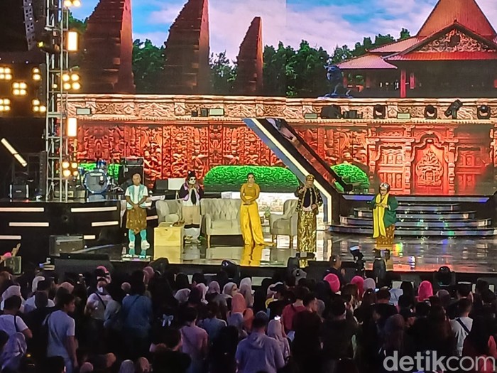 Show Imah dan OVJ jadi segmen spesial di acara puncak perayaan HUT ke-23 Transmedia Sabtu (14/12/2024) di Istora Senayan, Jakarta Pusat.