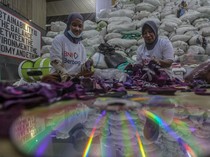 lihat UMKM Ubah Sampah Jadi Sepatu