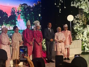 Video: Jokowi-Prabowo Hadiri Resepsi Pernikahan Putri Zulhas dan Zumi Zola