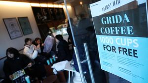 Kafe di Korsel Bagikan Makan-Minum Gratis untuk Massa Pemakzulan Presiden