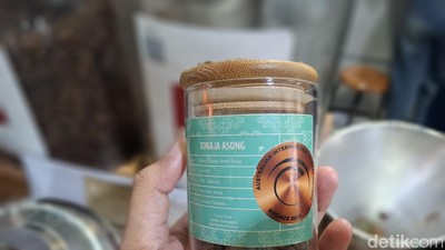 Kafe Kecil di Pasar Santa Ini Punya Biji Kopi Berkualitas Internasional