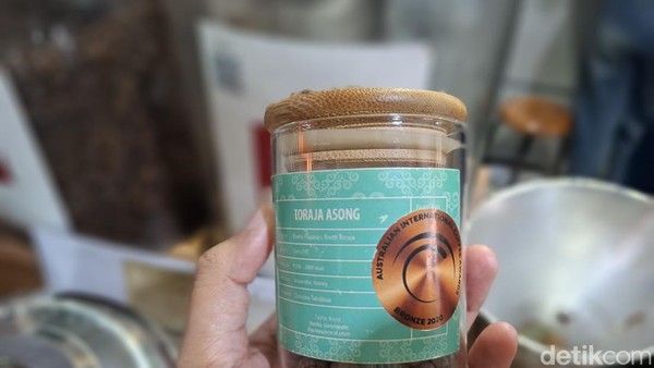 Kafe Kecil di Pasar Santa Ini Punya Biji Kopi Berkualitas Internasional