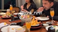 Dikabarkan memiliki hubungan yang spesial dengan Ririn Dwi Ariyanti, keduanya sering makan malam romantis bersama. Foto: Instagram @ijonkfrizzy/Site