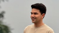 Nama Jonathan Frizzy menarik perhatian usai mantan istrinya, Dhena Devanka menuduhnya tak biayai pengobatan anak. Foto: Instagram @ijonkfrizzy/Site