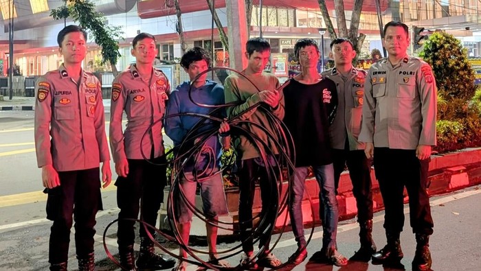 Ketiga pelaku saat diamankan petugas kepolisian. (Foto: Dok. Polda Sumut)