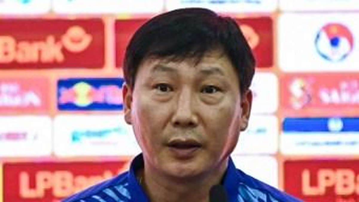 Kim Sang-sik mau Vietnam enjoy di Piala AFF 2026. (Foto: AFP/NHAC NGUYEN)