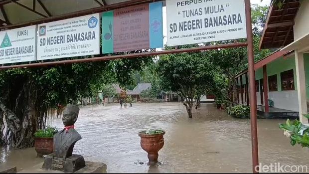 Kondisi banjir di wilayah Lendah, Kulon Progo, Sabtu (14/12/2024).