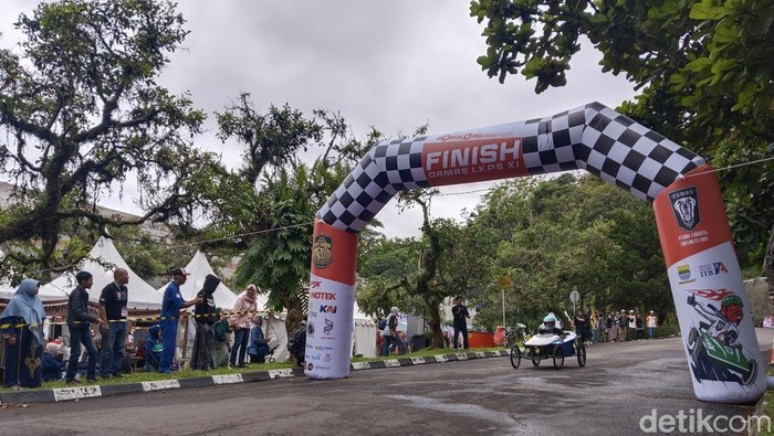Lomba kereta peti sabun di Sabuga Kota Bandung.